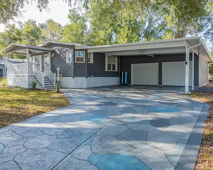 Villages home with unique elevated front porch - Image 1