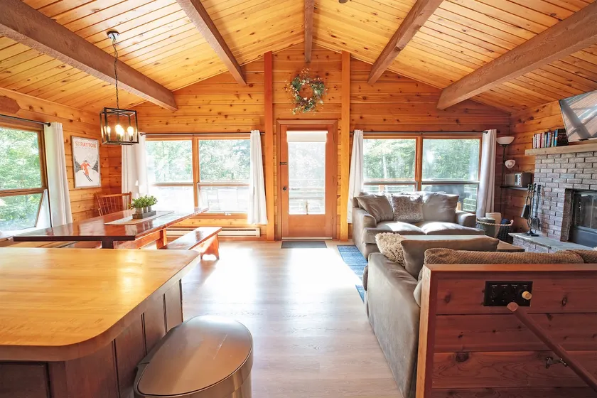 Cozy Cedar Cabin 8 Min to Mt Snow - Image 1