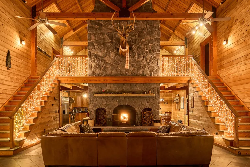 Private 175-Acre Majestic Cabin - Sleeps 18 - Image 1