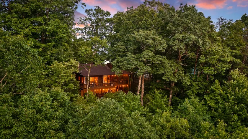Ridgecrest | Cozy Cabin Fireplace Sunset & Hot Tub - Image 1