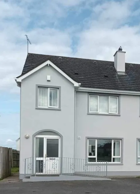 Bundoran Seaside Stays-500m to town, 900m to beach - Image 1
