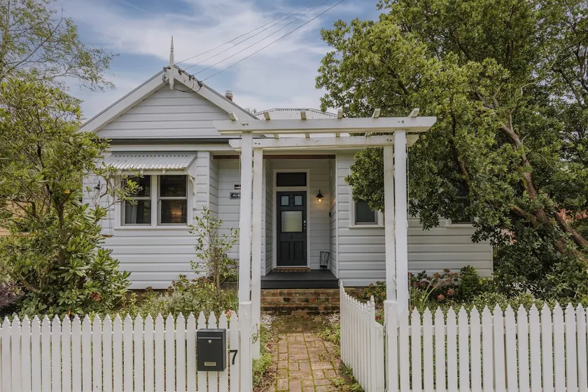 Villae Montae: Blackheath Cottage *Cedar Hot Tub* - Image 1