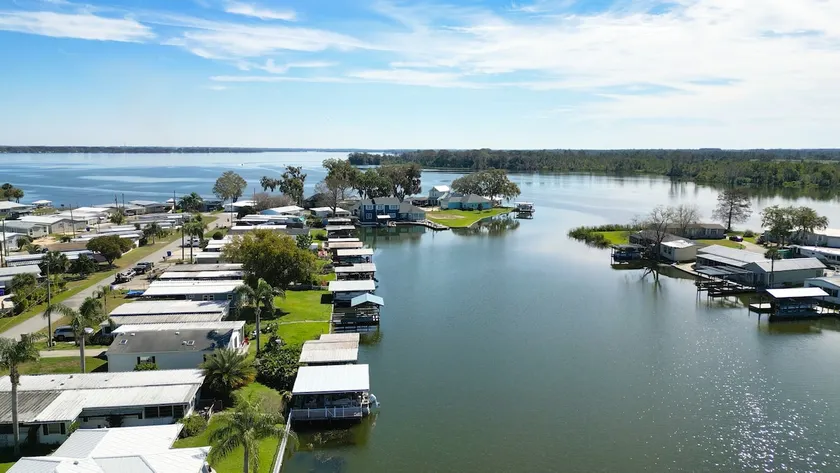 Lakeside Landing on Lake Dora w/ Boat Dock - Image 1