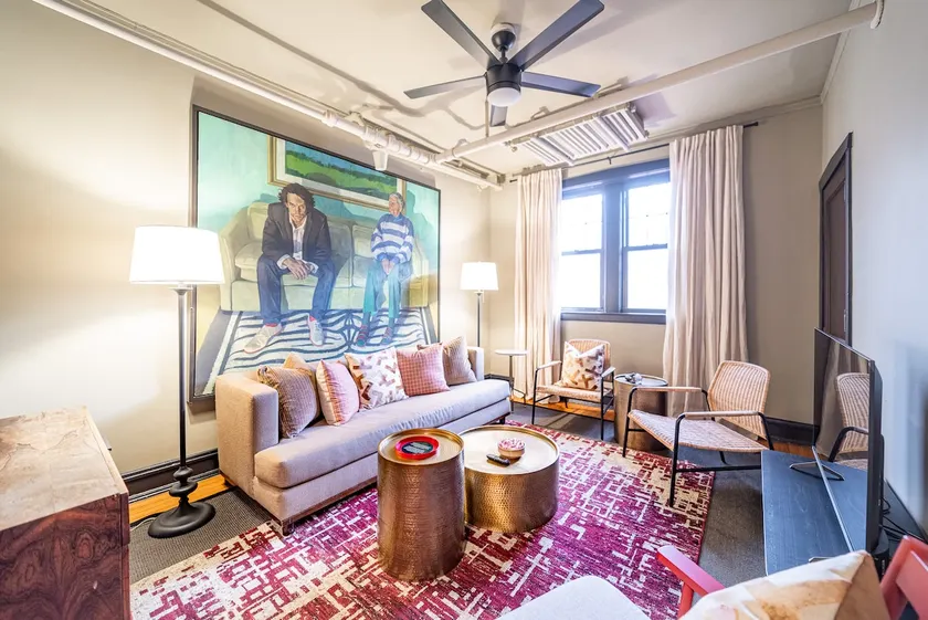 A Novel Situation • Vintage 1BR Near Wrigley - Image 1