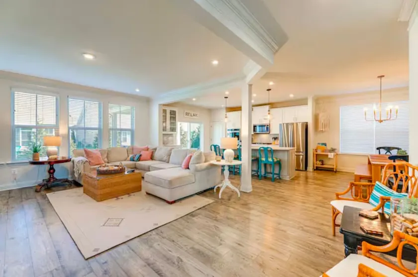 Luxurious 5 Bedroom Near Beach, Amenities Galore! - Image 1