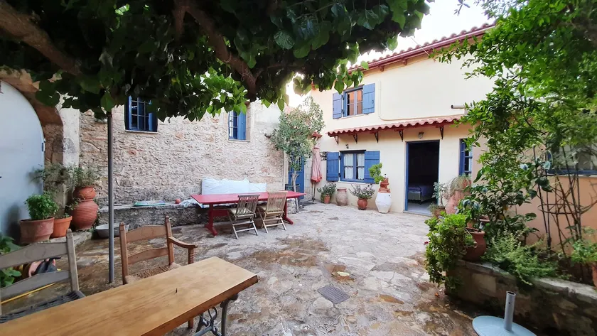 Traditional stone house with private patio - Image 1