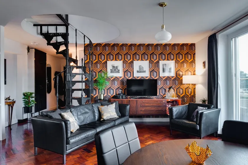Duplex Penthouse with Skyline Views in the City - Image 1