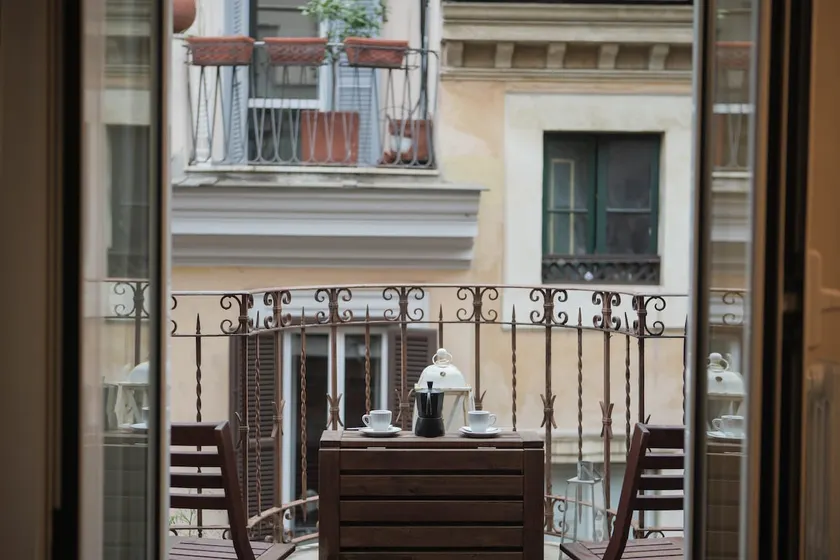 Elegant balcony on Rome roofs - Image 1