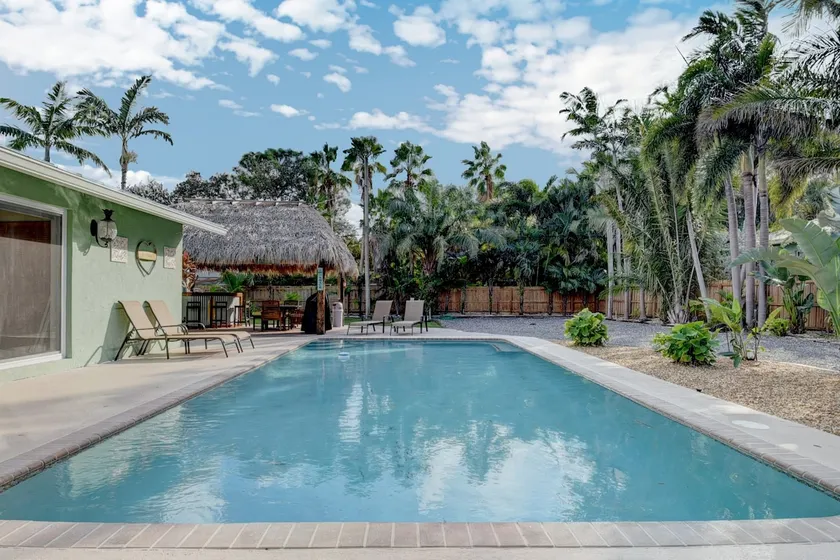 Glückseligkeit in Strandnähe mit Gästehaus + Salzwasser beheiztem Pool - Image 1