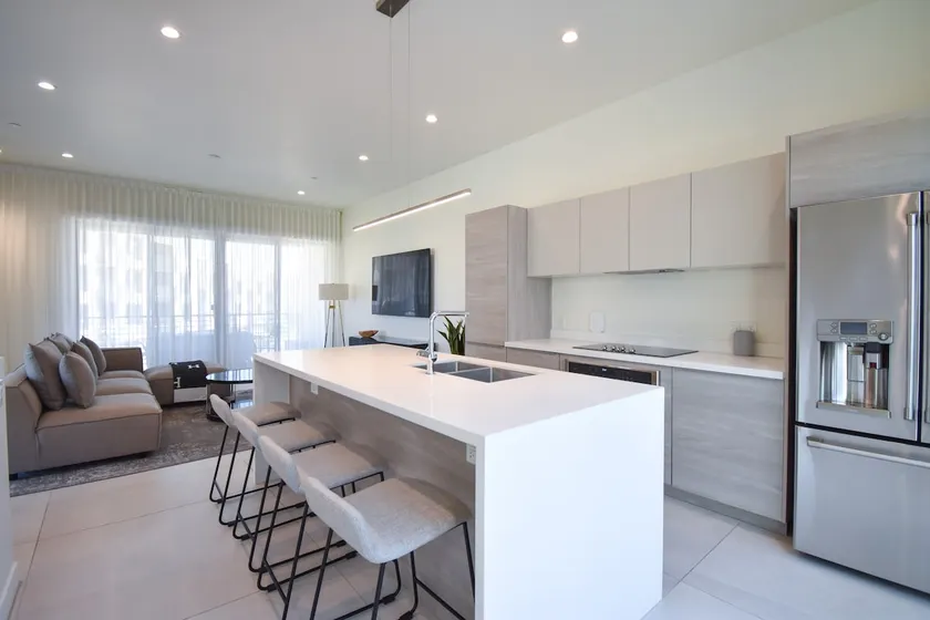 MZLUX Walk to Everything, Luxury Townhouse - Image 1