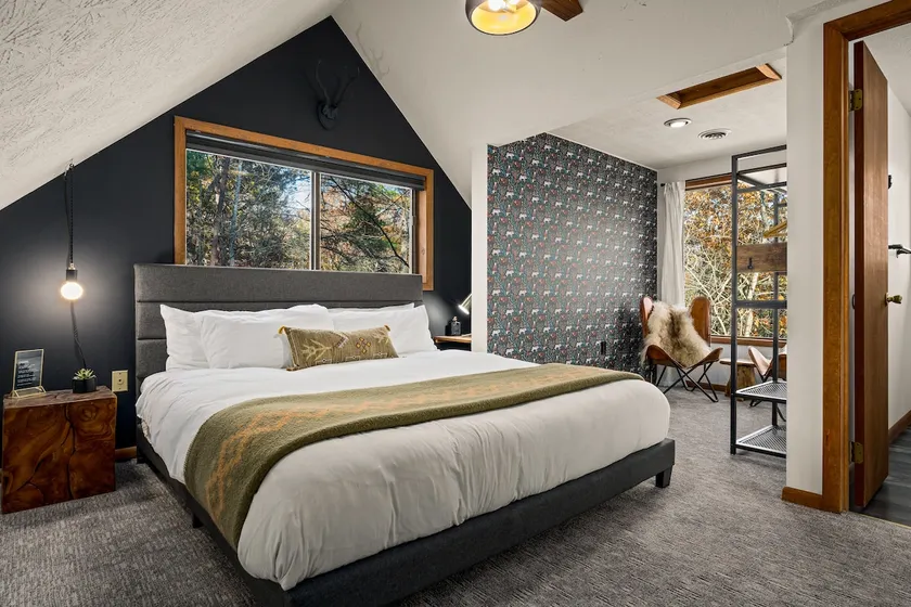 Pet Friendly Cabin w/Hot Tub, Sauna & Game Rooms - Image 1