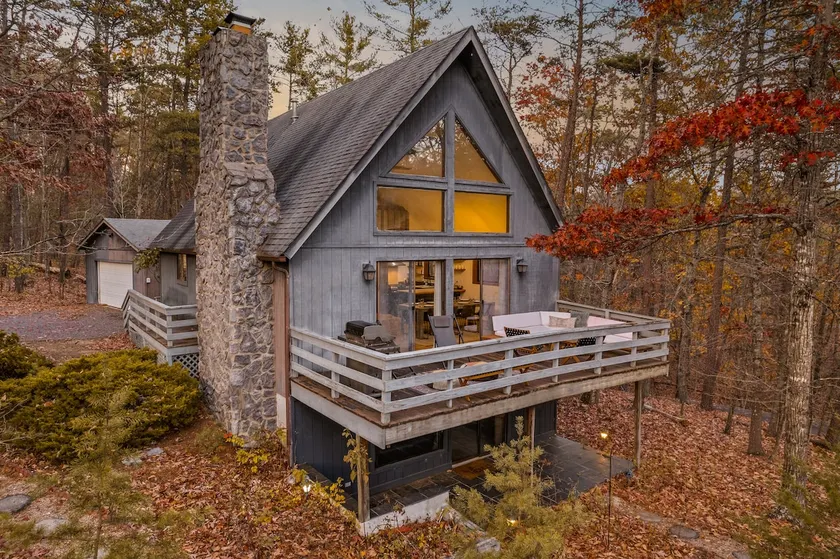 Pet Friendly Cabin w/Hot Tub, Sauna & Game Rooms - Image 1
