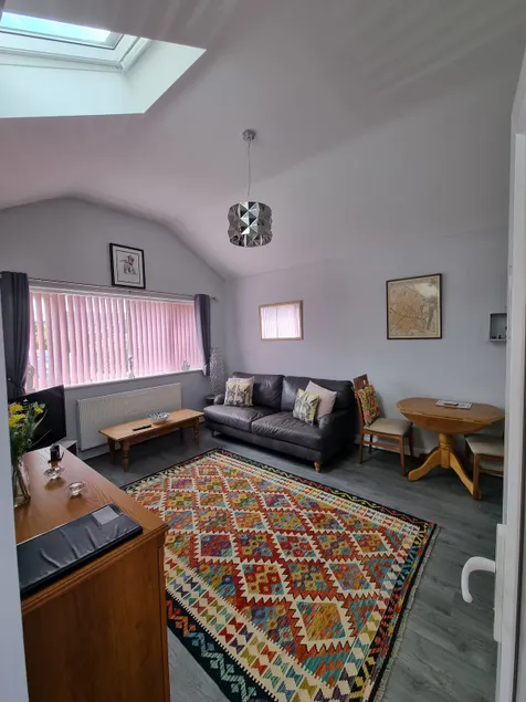 Beautiful 1 bedroom self contained holiday Annex - Image 1