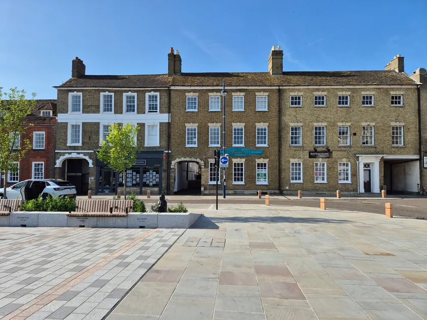 Georgian Townhouse - Central St Neots near Cambridge with Parking - Image 1