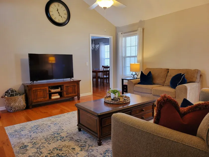 Water Oak Retreat / Comfy king bed, big back yard! - Image 1