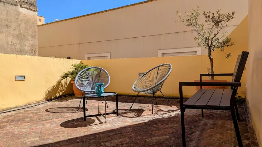 Le Ortensie, terrace in the center of Trapani near the beach - Image 1