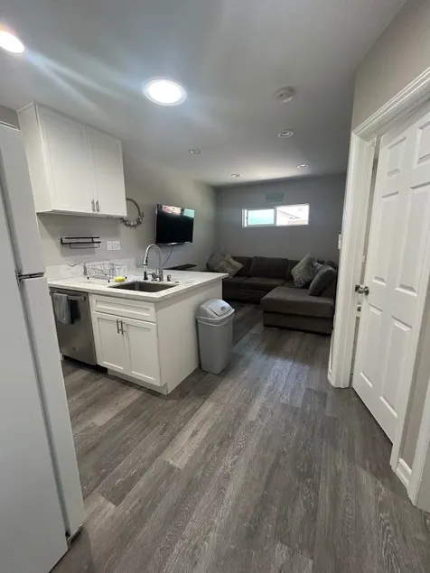 Tiny Guest House in Huntington Beach - Image 1