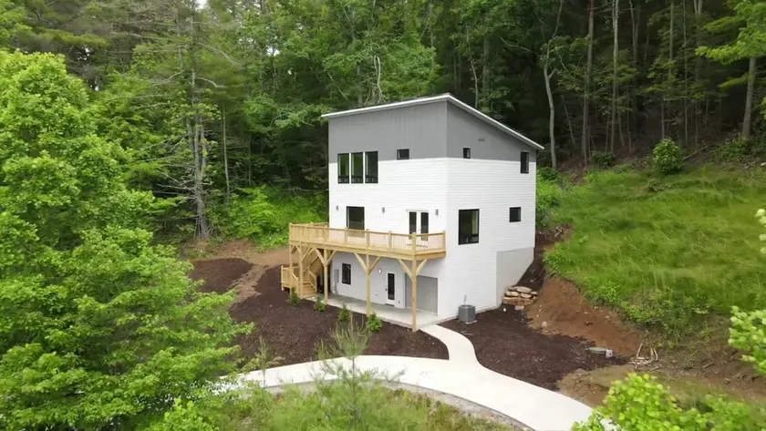 Lux Modern Mountain Villa with Spectacular Views - Image 1