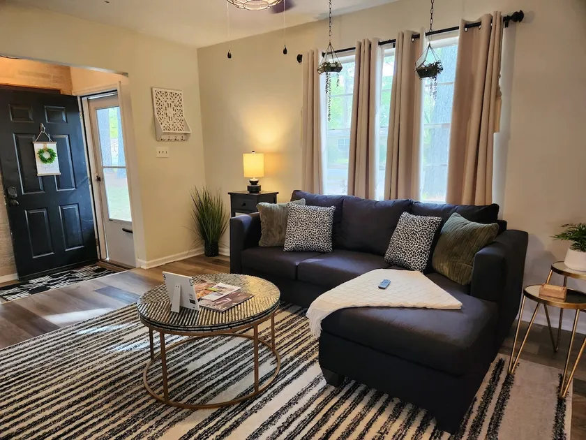 Comfy and cozy on Holly - Image 1