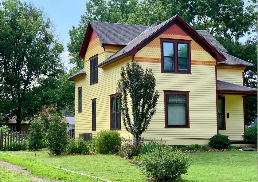 Spacious, pet-friendly, near downtown, 1890s home - Image 1