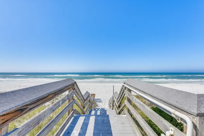 2/2 Condo w/ Gulf Views&Pool. 2 min walk to beach. - Image 1