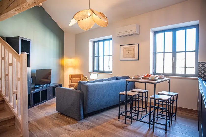 The house on Rue Nadaud: air conditioning and perfect location! - Image 1