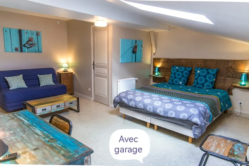 Double garage, Balneo, 2-bedroom 2 bathrooms 3 toilets, 5 minutes from Puy - Image 1