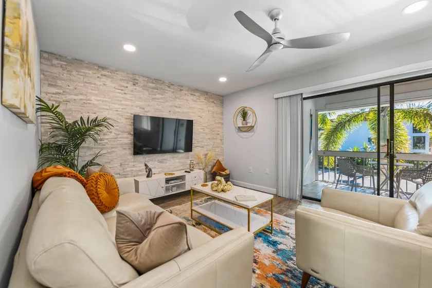 ❤️ Hidden Gem steps away from #1 beach 🏖 Siesta Key - Image 1