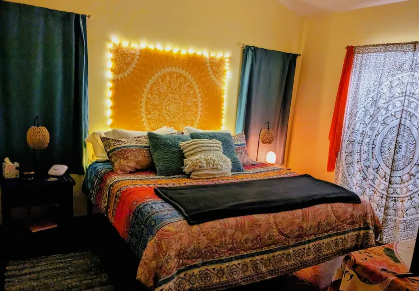 Boho Guest House Couple's Retreat Relax & Refresh - Image 1