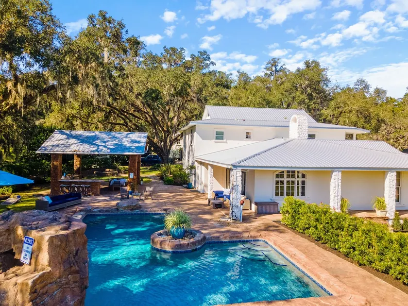 Farmhouse w/pool close to springs & horse shows - Image 1