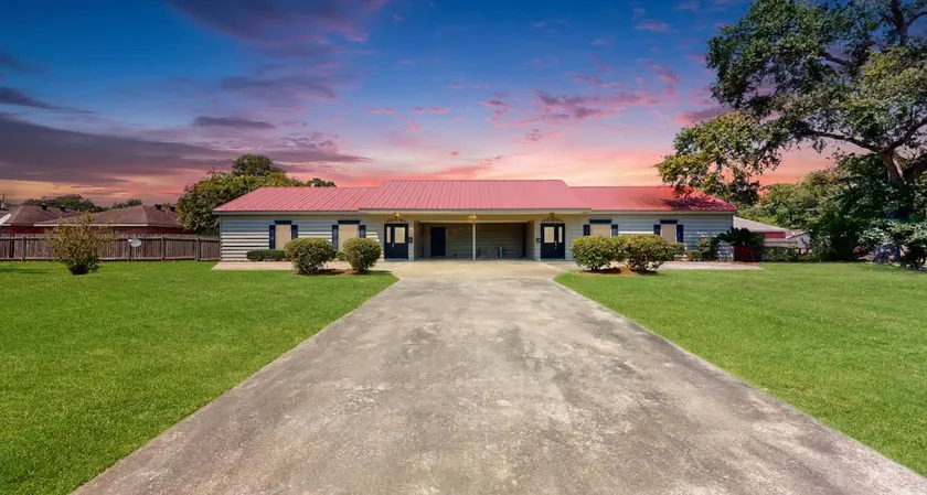 Custom built home in Lake Charles! - Image 1
