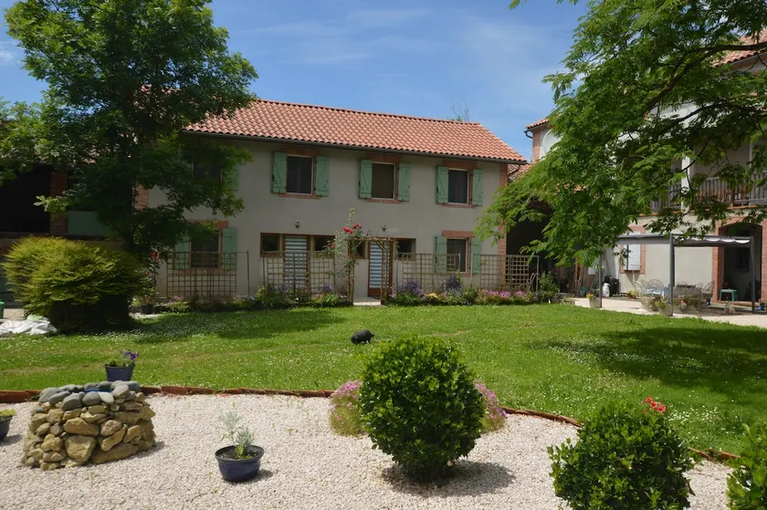 Rose, a 2 bedroom cottage with all amenities - Image 1