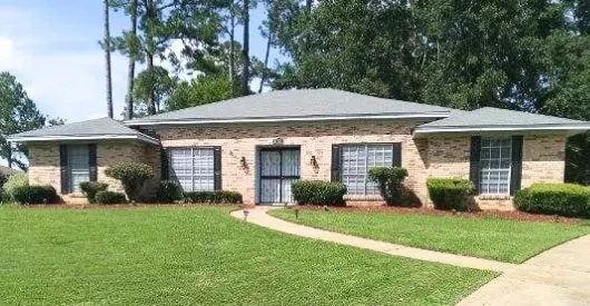 Large Cozy 4 bedroom home sleeps 8 w/ pool - Image 1