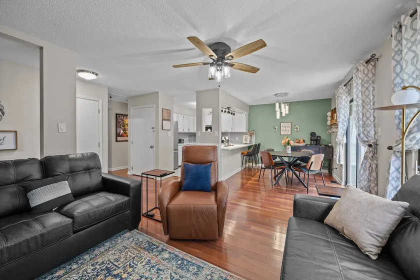 Rest Easy at Travelers Townhome- King & Queen beds - Image 1