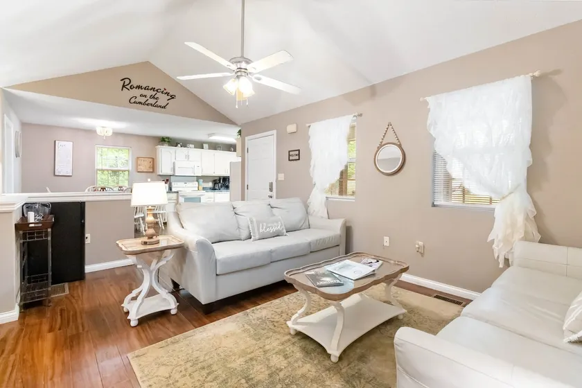 Welcome to “Romancing On The Cumberland” – Your Perfect Romantic Getaway! - Image 1