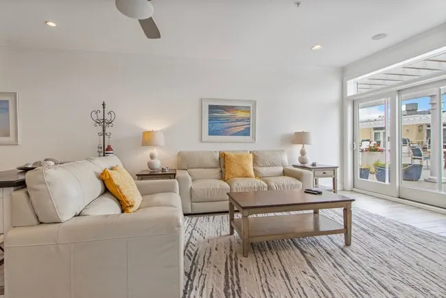 Unmatched Sophistication and coastal luxury - Image 1