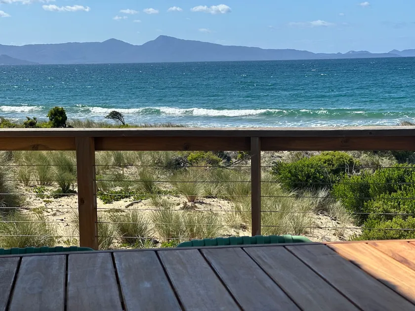 IdleWild - Secluded Absolute Beachfront Escape - Image 1