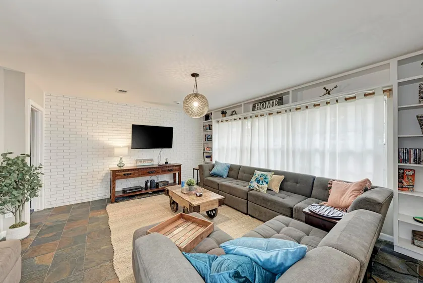Artsy Austin Cottage - Image 1