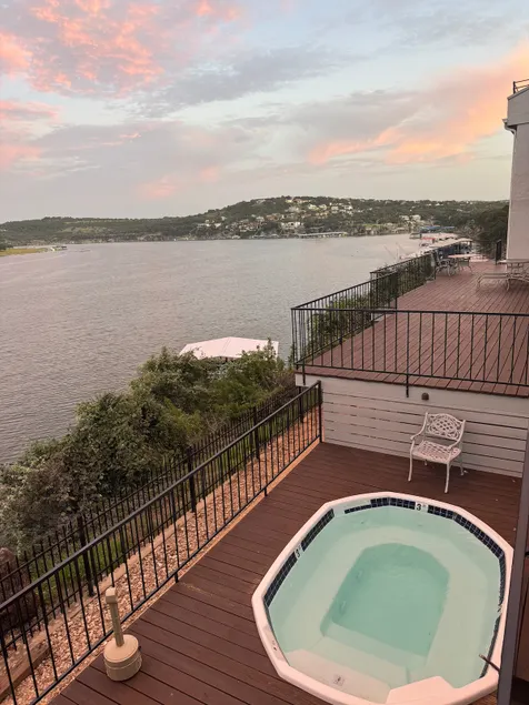 Super Cute Lake Travis Waterfront Condo 105 - Image 1
