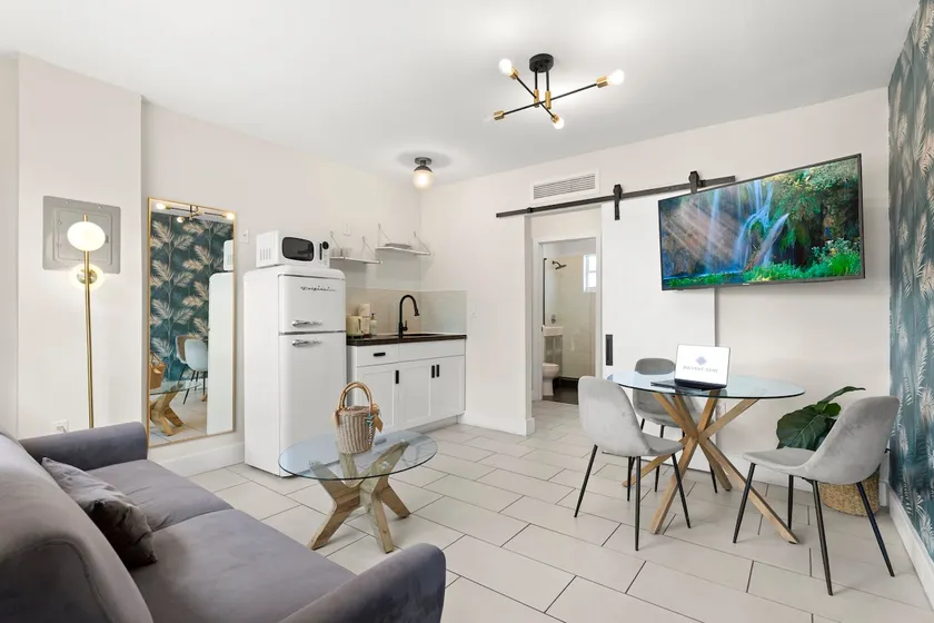 Stylish 1-Bedroom in Miami Beach steps to the sea - Image 1