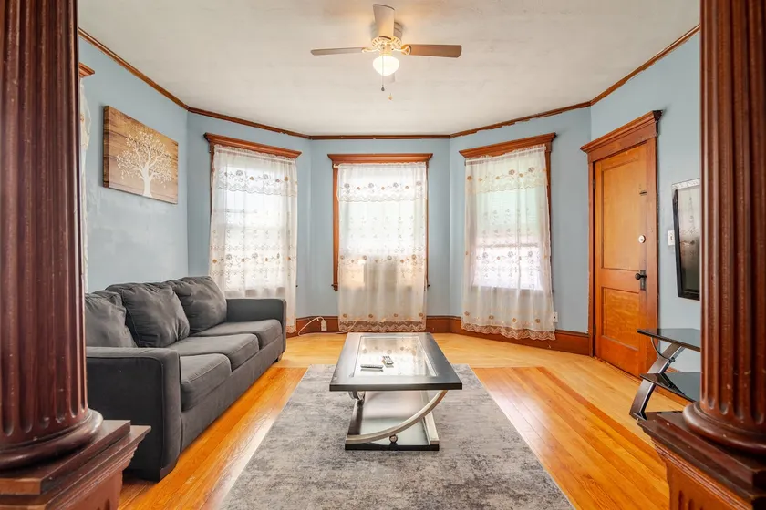 Spacious 3-Bedroom Stay 3rd Floor | AC, WiFi - Image 1