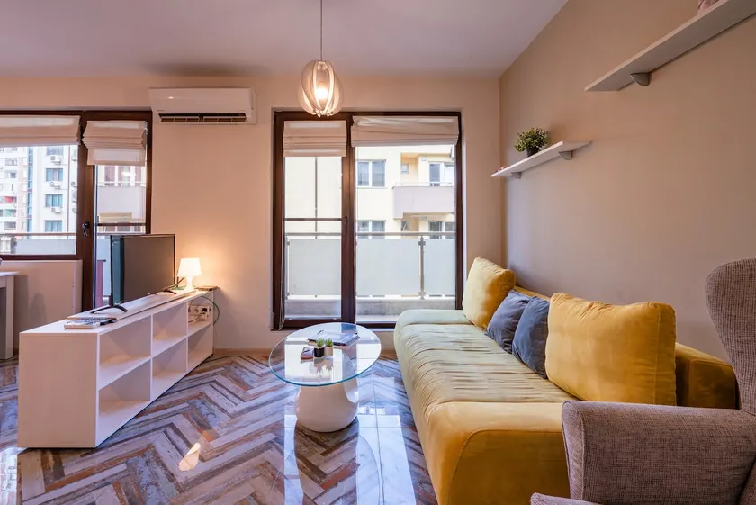 Bright 1BDR Apartment with a Balcony - Image 1