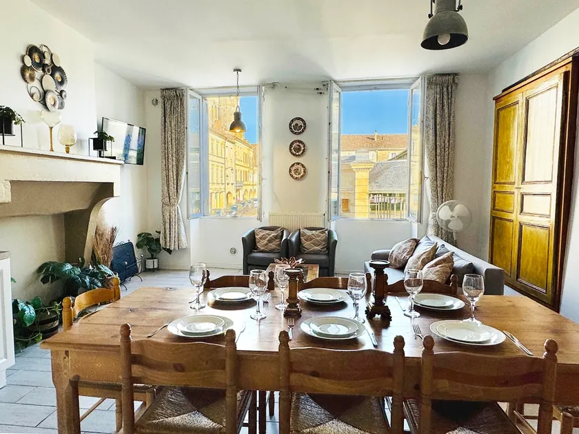 Townhouse in the heart of a historic bastide - Image 1