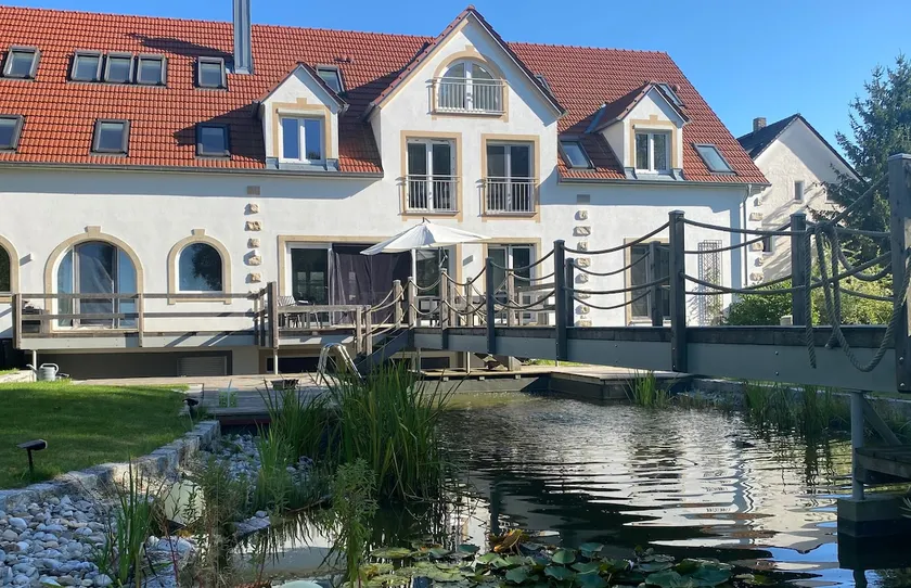 Luxuriöse Landvilla eingebettet in einen Reiterhof am Berg mit toller Weitsicht - Image 1