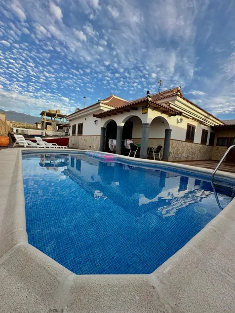 House with a Pool in Tenerife with Views of the Sea and Mount Teide - Image 1