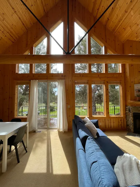 Modern Chalet in Sunny Central Oregon - Image 1