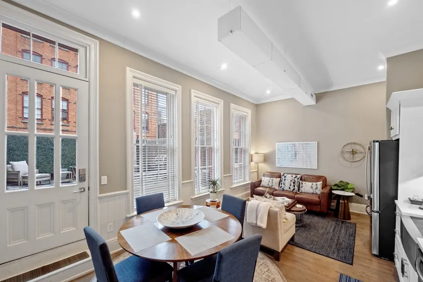 Designer's 2 Br -Huge Terrace - Best Armory Sq Loc - Image 1