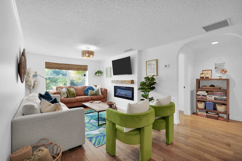 WOW Location - WALK to Beach, coffee, shops, park - Image 1
