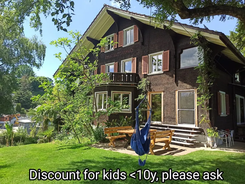 Spacious apartment with a garden in an idyllic location - Image 1
