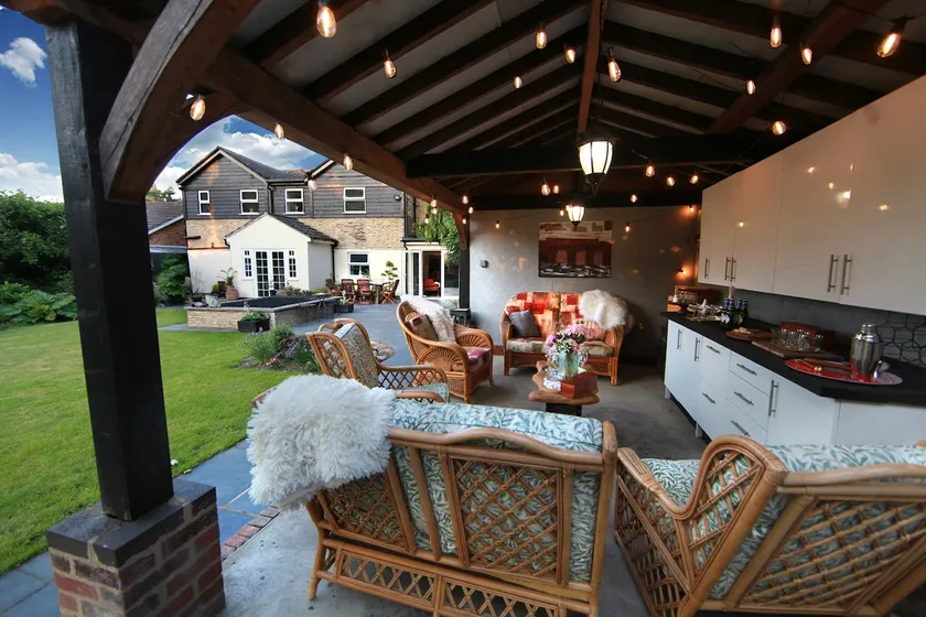 Luxury Norfolk Retreat | Sleeps 8 | River & Garden - Image 1